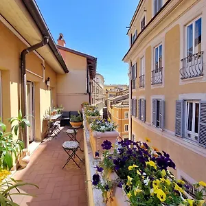 luxury-trevi-apartment-w-terrace.it-romehotels.com/